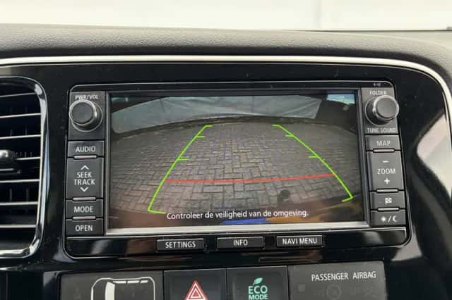 Mitsubishi Outlander (2014) thumbnail 21