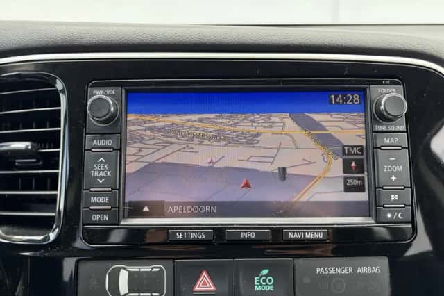 Mitsubishi Outlander (2014) thumbnail 22