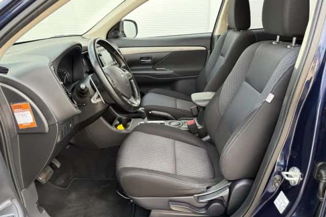 Mitsubishi Outlander (2014) thumbnail 24
