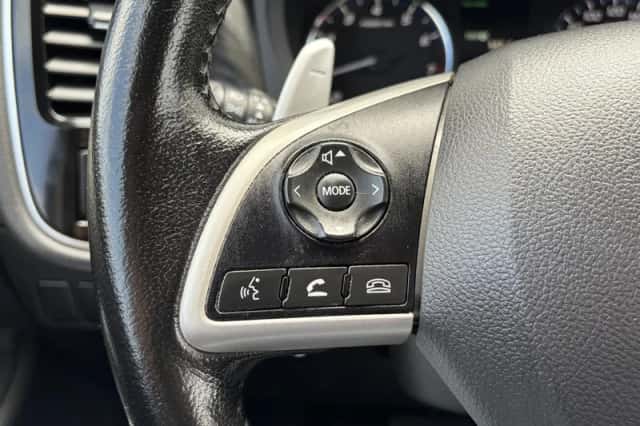 Mitsubishi Outlander (2014) thumbnail 10