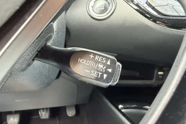 Toyota C-HR (2016) thumbnail 28