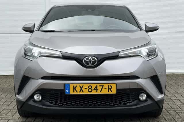 Toyota C-HR (2016) thumbnail 7