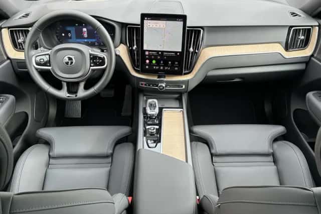 Volvo XC60 (2025) thumbnail 2