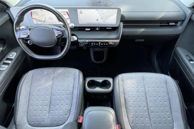 Hyundai Ioniq 5 (2023) thumbnail 2