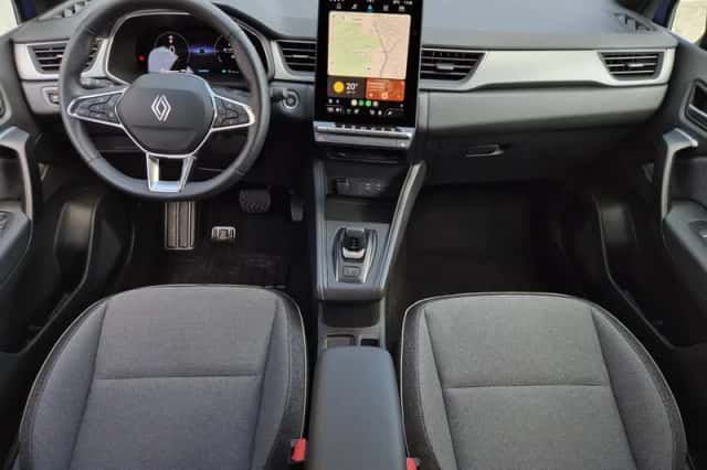Renault Captur (2025) thumbnail 2