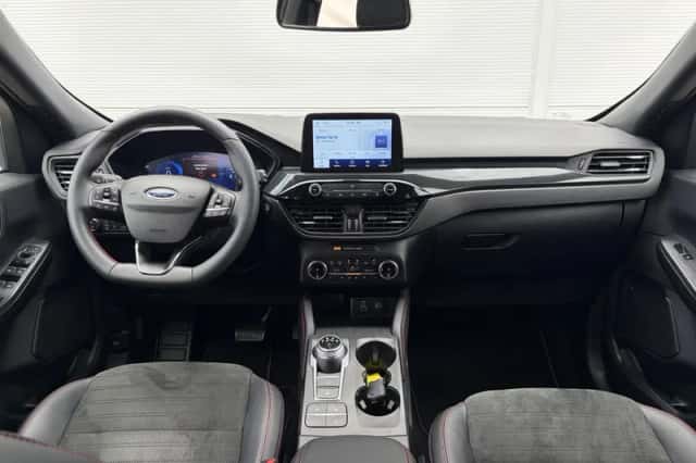 Ford Kuga (2023) thumbnail 2