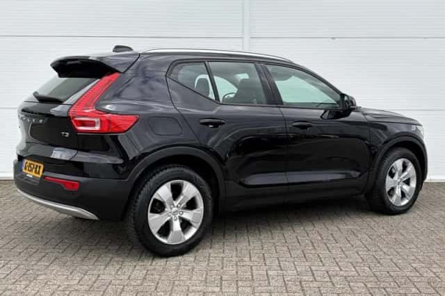 Volvo XC40 (2019) thumbnail 3