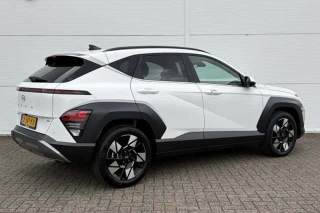 Hyundai Kona (2023) thumbnail 3
