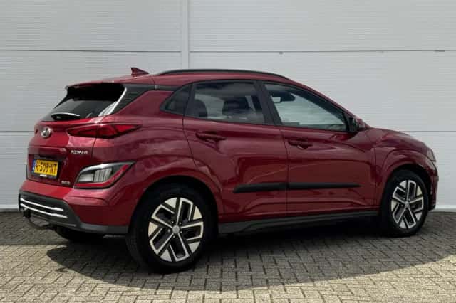 Hyundai Kona (2022) thumbnail 3