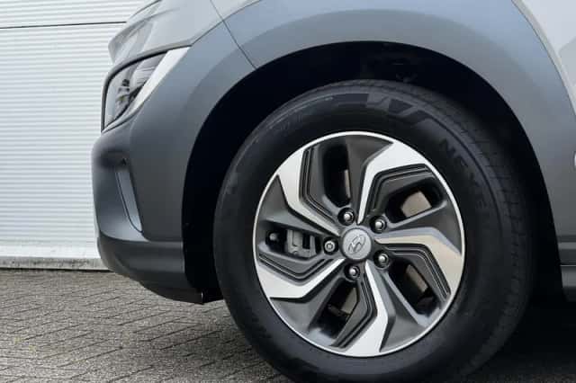 Hyundai Kona (2021) thumbnail 3