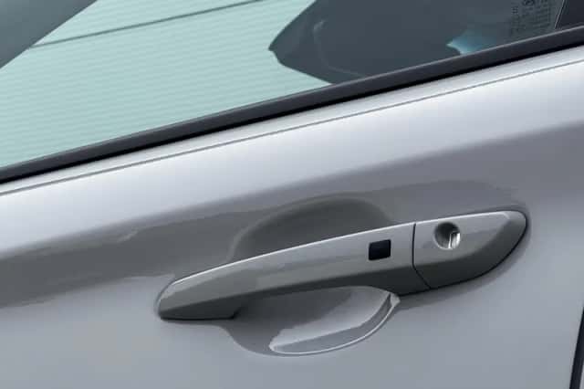 Hyundai Kona (2021) thumbnail 4