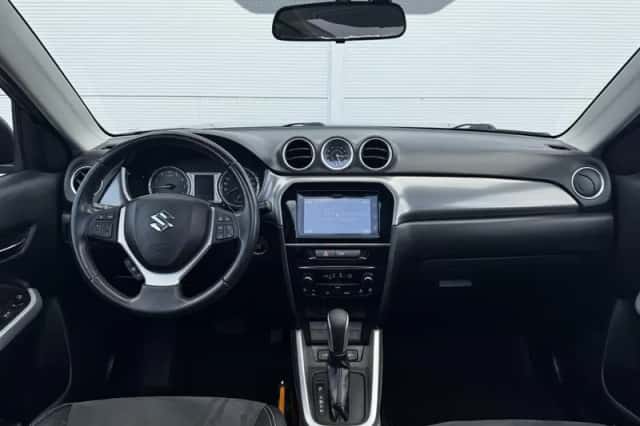 Suzuki Vitara (2016) thumbnail 2