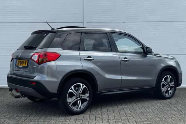 Suzuki Vitara (2016) thumbnail 3