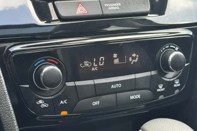 Suzuki Vitara (2016) thumbnail 4