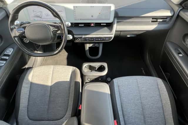 Hyundai Ioniq 5 (2022) thumbnail 2