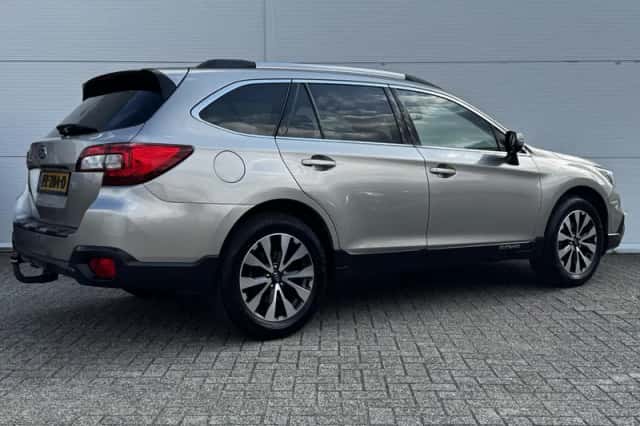 Subaru Outback (2017) thumbnail 3