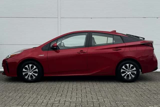 Toyota Prius (2020) thumbnail 2