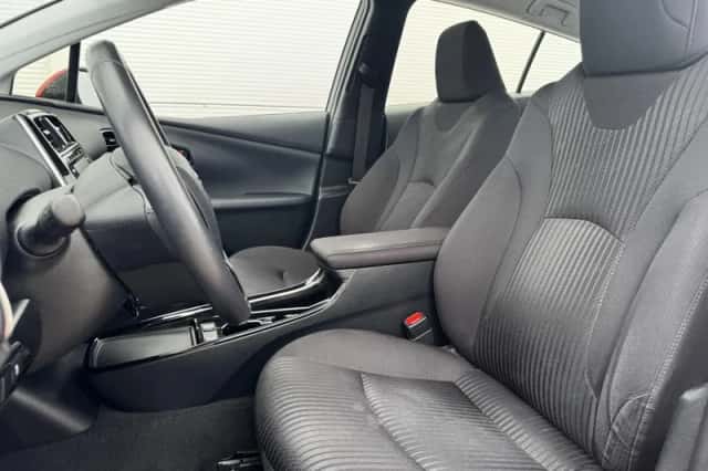 Toyota Prius (2020) thumbnail 3