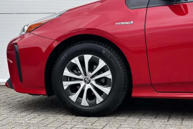 Toyota Prius (2020) thumbnail 5