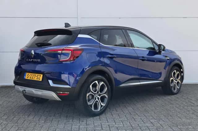 Renault Captur (2022) thumbnail 3
