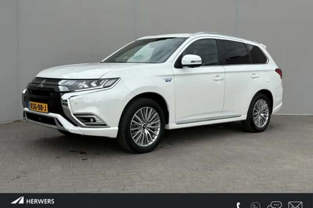 Mitsubishi Outlander (2021) thumbnail 1