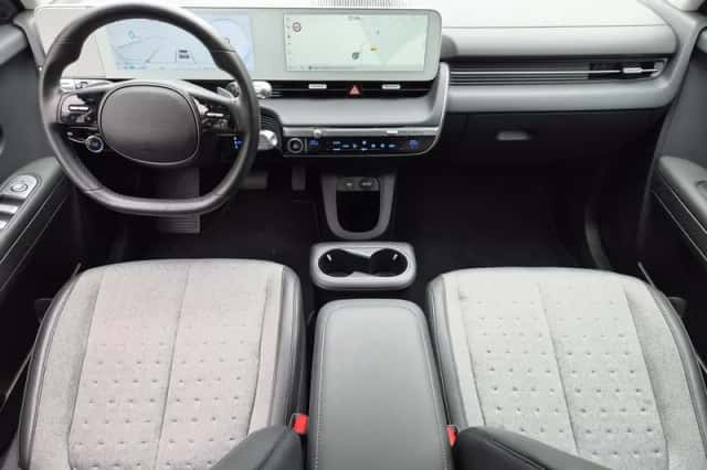 Hyundai Ioniq 5 (2023) thumbnail 2