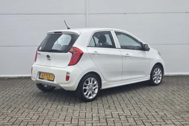Kia Picanto (2012) thumbnail 3