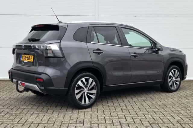 Suzuki S-Cross (2024) thumbnail 3