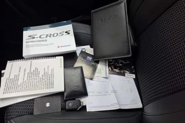 Suzuki S-Cross (2024) thumbnail 4