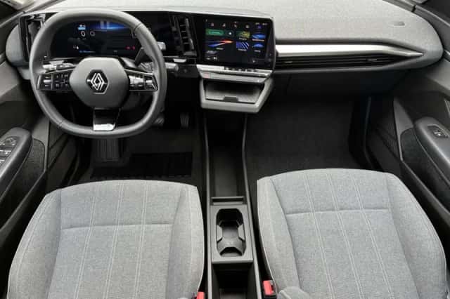 Renault Mégane E-Tech (2022) thumbnail 2