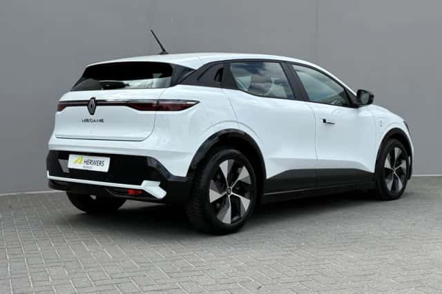 Renault Mégane E-Tech (2022) thumbnail 3