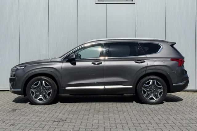 Hyundai Santa Fe (2022) thumbnail 2