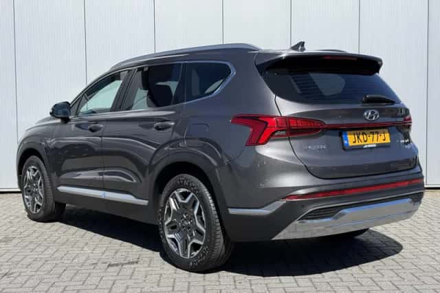 Hyundai Santa Fe (2022) thumbnail 3