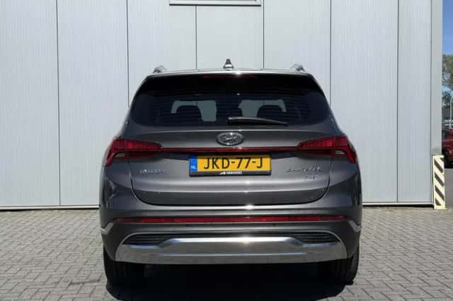 Hyundai Santa Fe (2022) thumbnail 4