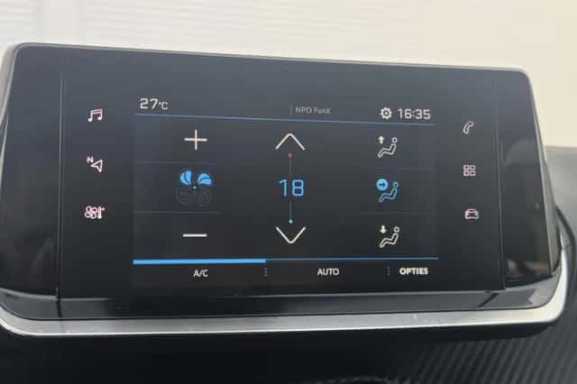 Peugeot 208 (2022) thumbnail 4