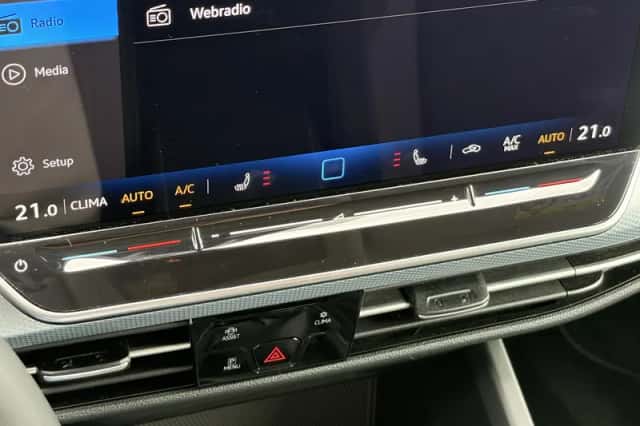 Volkswagen Golf (2025) thumbnail 4