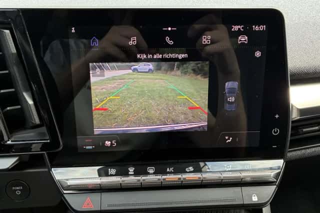 Renault Mégane E-Tech (2022) thumbnail 5