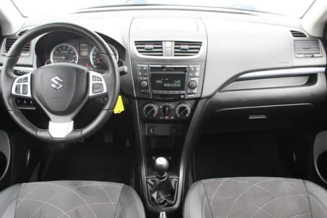 Suzuki Swift (2015) thumbnail 2