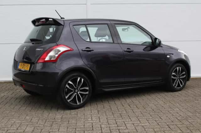 Suzuki Swift (2015) thumbnail 3