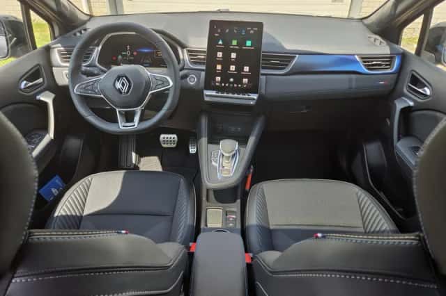 Renault Captur (2025) thumbnail 2