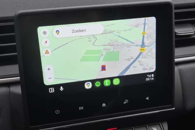 Renault Captur (2023) thumbnail 4