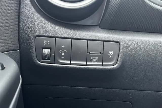 Hyundai Kona (2022) thumbnail 18