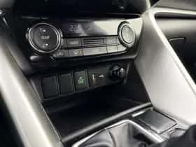 Mitsubishi Eclipse Cross (2018) thumbnail 26