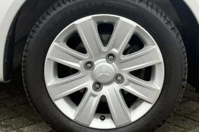 Mitsubishi Colt (2011) thumbnail 18