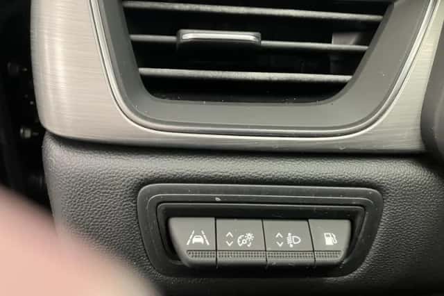 Renault Captur (2021) thumbnail 28