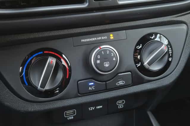 Hyundai i10 (2023) thumbnail 35