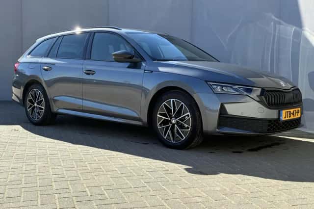 Škoda Octavia (2024) thumbnail 11