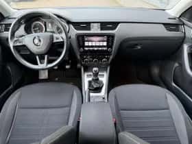 Škoda Octavia (2019) thumbnail 2
