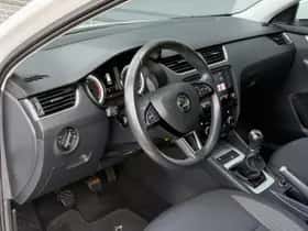 Škoda Octavia (2019) thumbnail 23