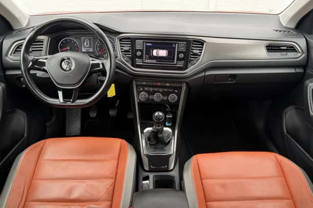 Volkswagen T-Roc (2019) thumbnail 2